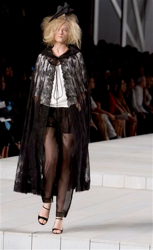 Illustration for article titled Marc Jacobs Channels 'Grey Gardens'? We Beg To Differ